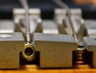 Ball Ends bei E-Bass-Saiten