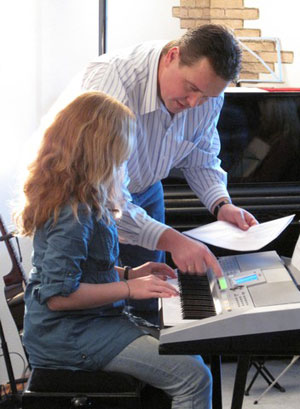 Im Musikinstitut Kirstein fühlt sich jeder wohl! Foto: Musikinstitut Kirstein. Im Musikinstitut Kirstein fühlt sich jeder wohl! Foto: Musikinstitut Kirstein.